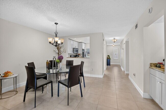 Building Photo - 21211 Lago Cir