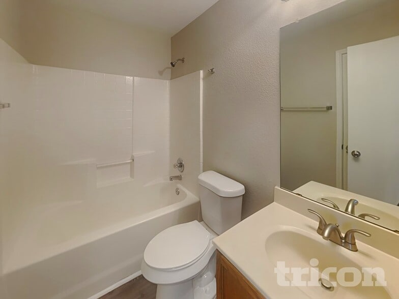 Building Photo - 932 Crowder Dr