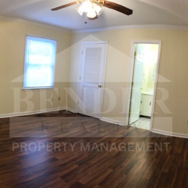 Building Photo - Duplex in the City