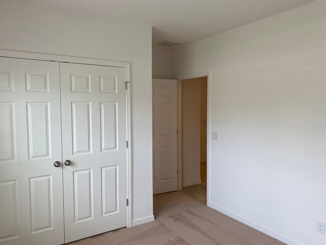 Building Photo - Newer Home, 3 Bedroom 2 Bath,  2 Car Garag...