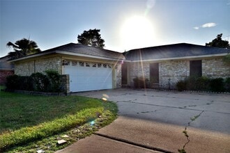 Building Photo - 706 Leicester Ln