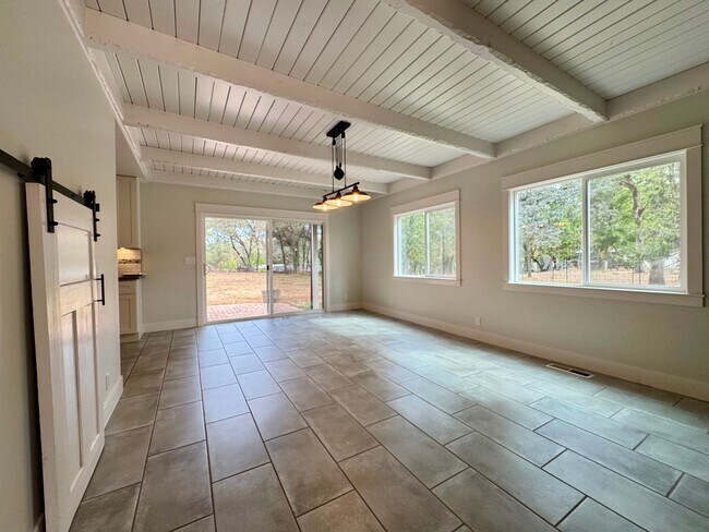 Building Photo - 5780 Stanley Dr
