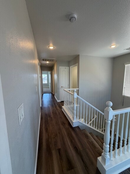 Building Photo - 9521 Grand Fir Ct