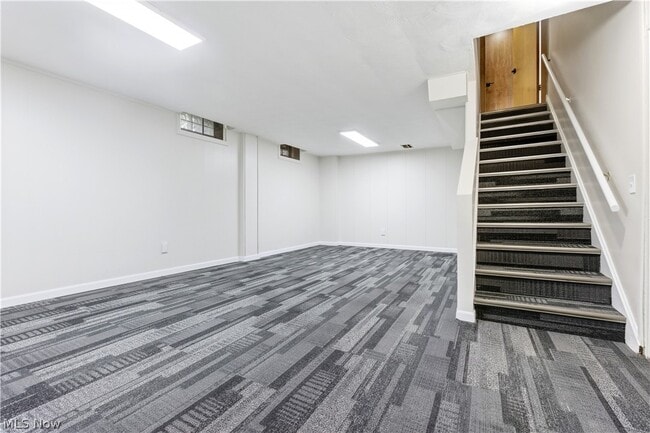 Building Photo - 2056 Laurel Hill Dr