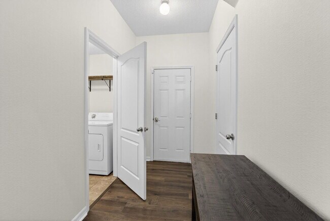 Building Photo - 714 Ashentree Dr