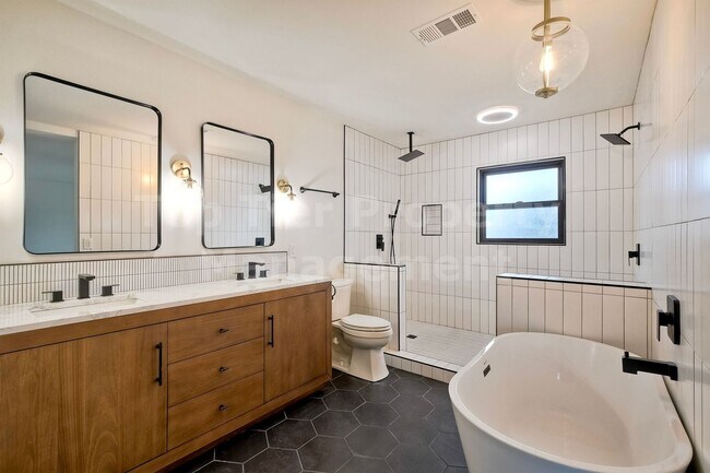 Building Photo - ***Completely Remodeled 3 bed+ Bonus Room,...