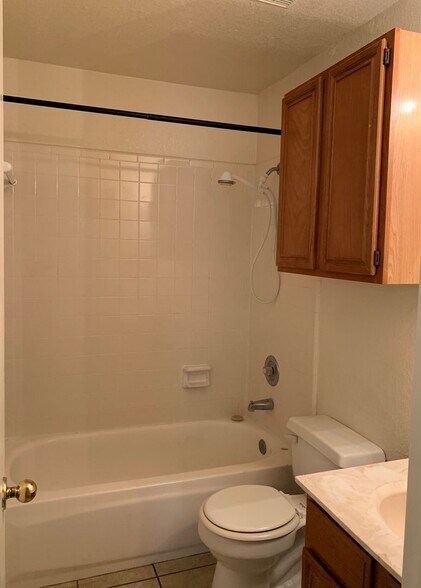 Building Photo - 1708 Benttree Dr