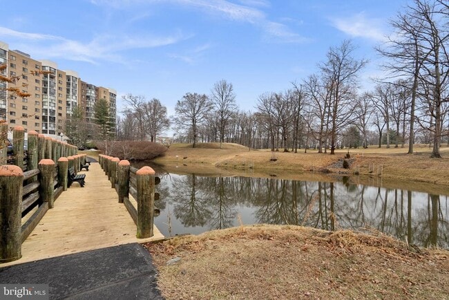 Building Photo - 15101 Interlachen Dr