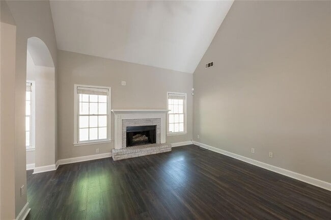 Building Photo - 1512 Fallen Leaf Ct SW