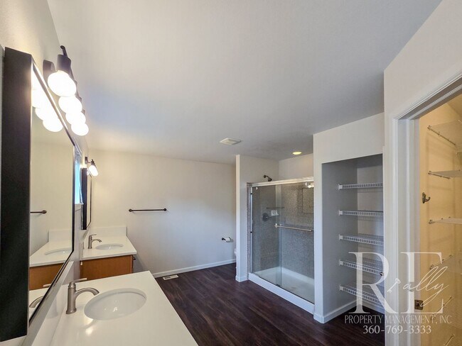 Building Photo - Spacious Port Orchard Home with Garage, Fu...