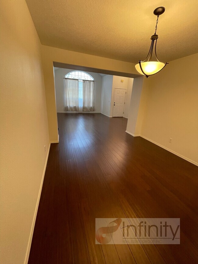 Building Photo - 23984 SW Shady Grove Dr