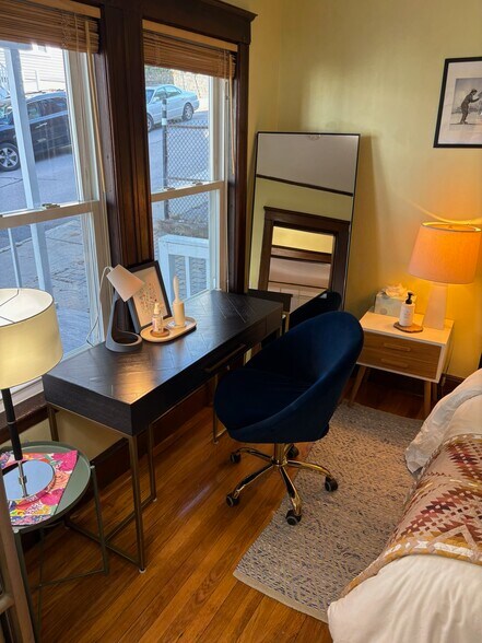 Building Photo - 17 Sunset St