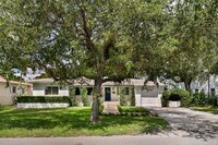 Building Photo - 4724 Orduna Dr