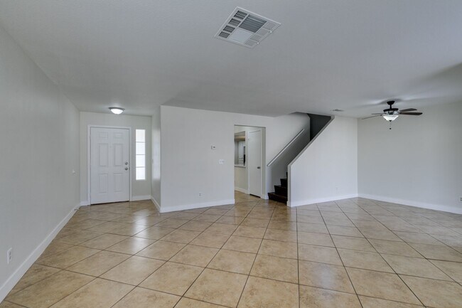 Building Photo - Charming 3 bedroom, 2.5 bathroom home near Summerlin