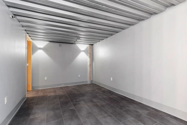 Building Photo - 521 S 7th St