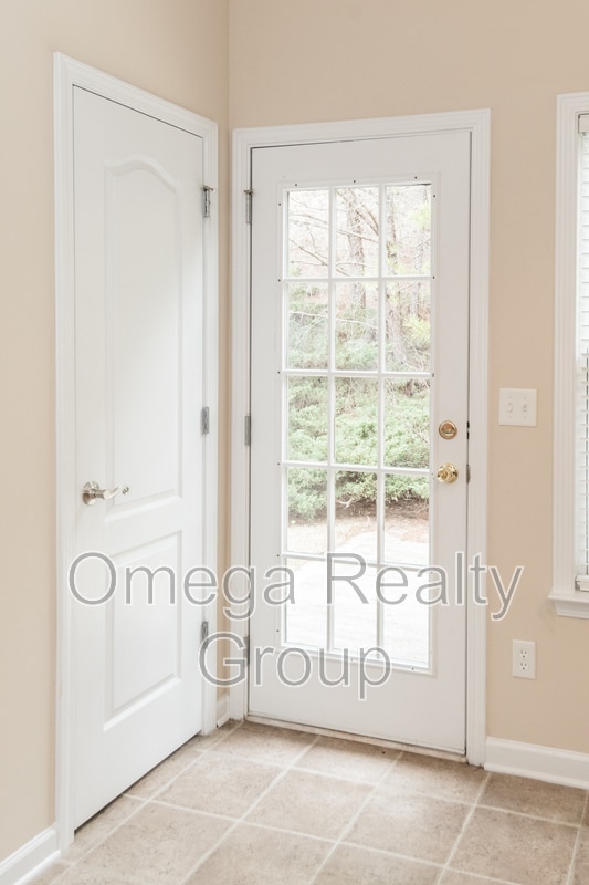 Building Photo - 4474 Fairmont Dr