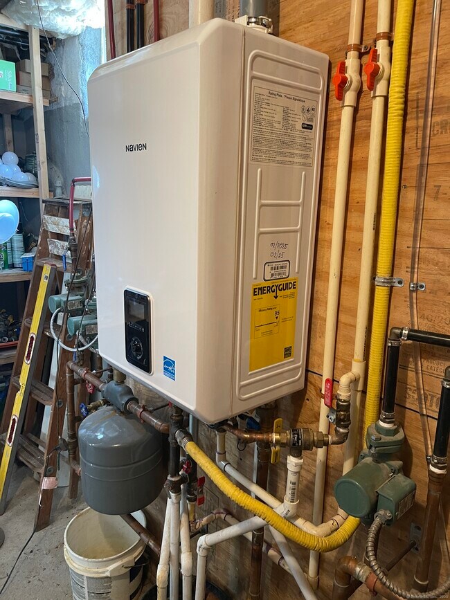 Building Photo - 143 Kneen St