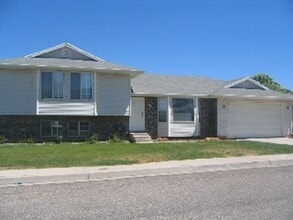 Building Photo - 4 Bedroom 2.5 Bathroom House In The Heart of Cedar City