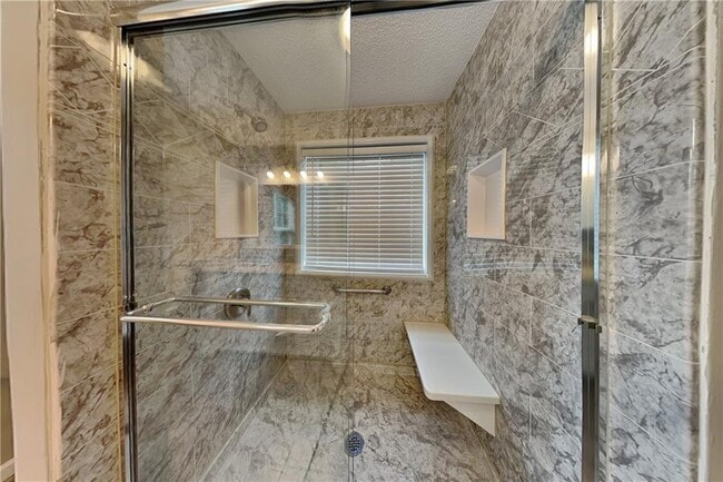 Building Photo - 1128 Grandview Cir