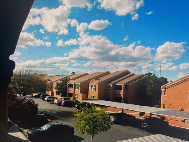 Building Photo - Cute One Bedroom, One Bath Condo