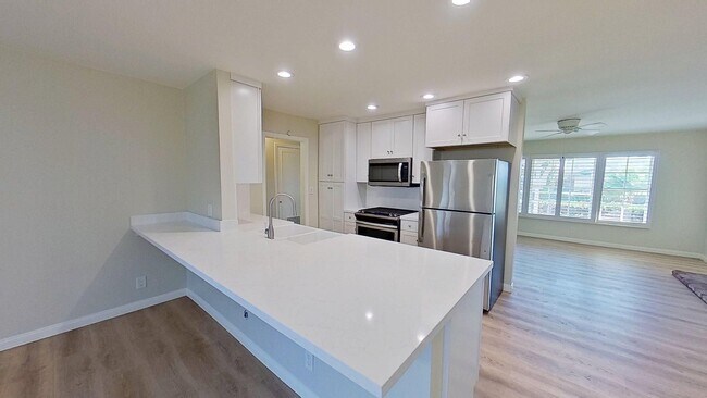 Building Photo - 8011 Taylor Dr