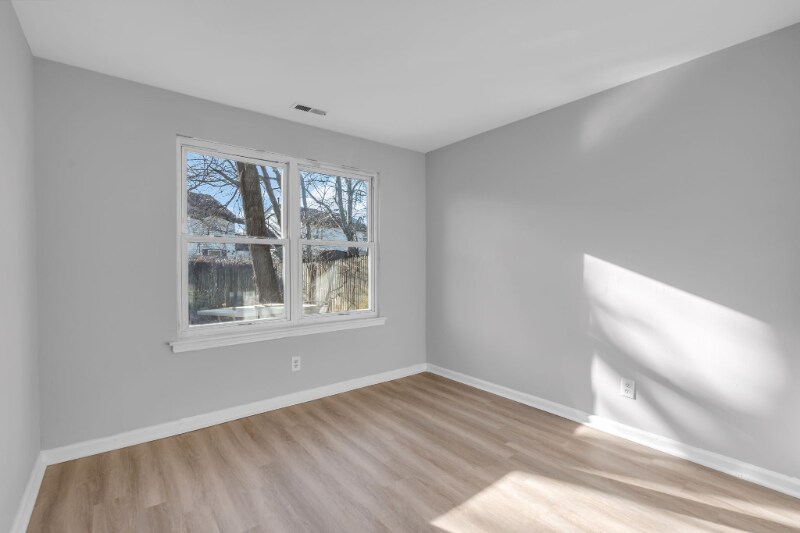 Building Photo - 5 Harrington Ln