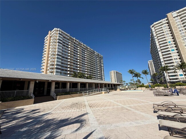 Building Photo - 1965 S Ocean Dr