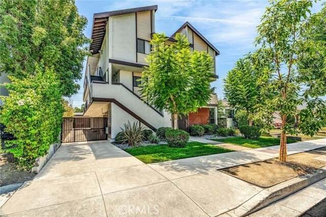 Primary Photo - 640 Ivy St