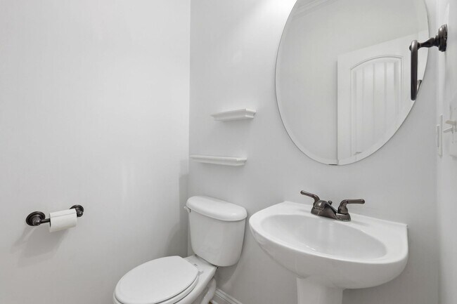 Building Photo - 3 Bed 2.5 Bath With wooded lot close to Fort Bragg!