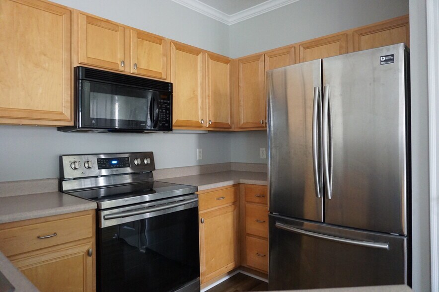 Building Photo - 2636 Harding Ct