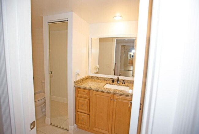 Building Photo - 1917 19th Way