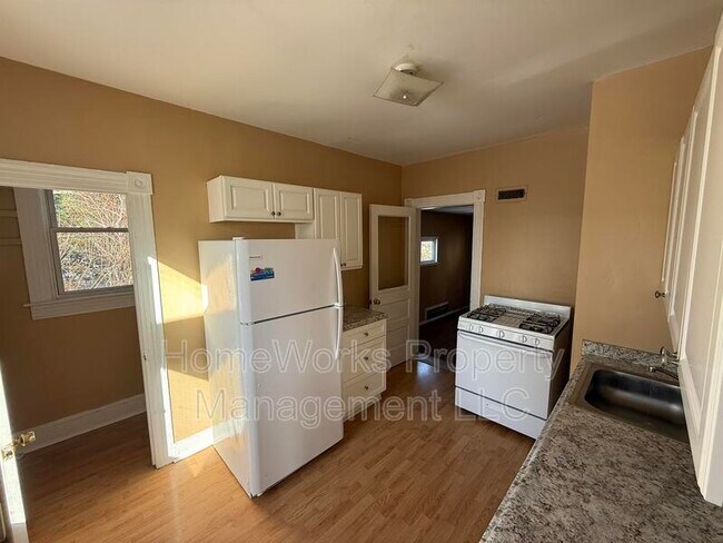 Building Photo - 514 E 41st St