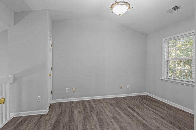 Building Photo - 10660 Holly Ridge Blvd