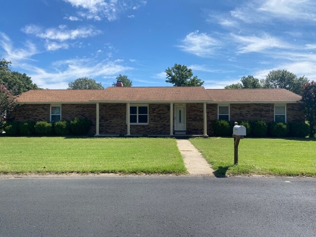 Building Photo - 1002 Glenn Dr