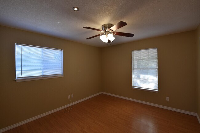 Building Photo - 106 Rawhide Trail