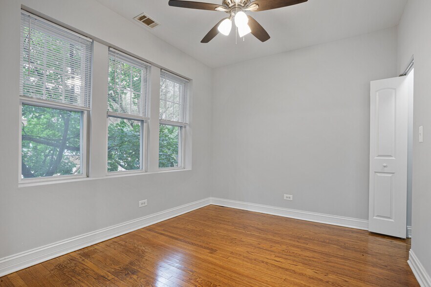 Building Photo - 2001 W Jarvis Ave