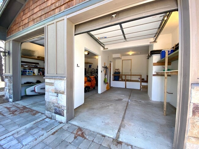 Building Photo - Short-Term Lease in Sunriver through May 31, 2026 - FALL SPECIAL $350.00 off first month rent wit...