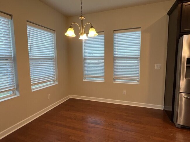 Building Photo - 579 Crossland Dr