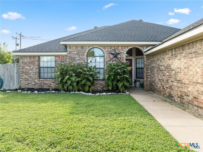 Building Photo - 605 Paintbrush Dr