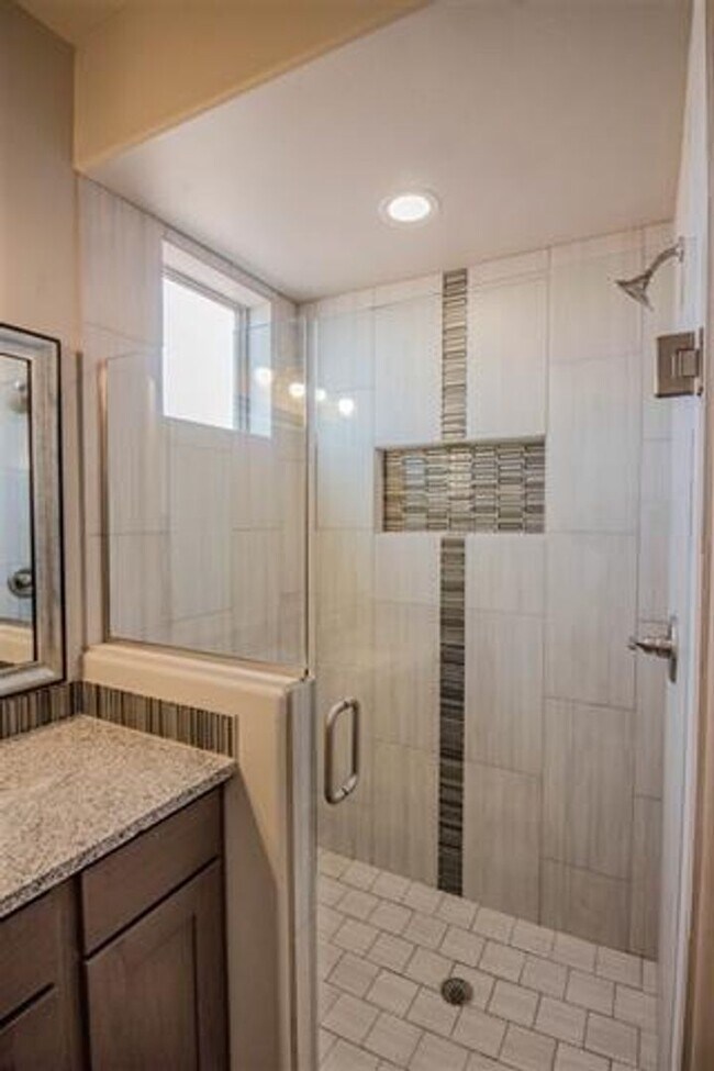 Building Photo - Spectacular 3 bed 2 bath home