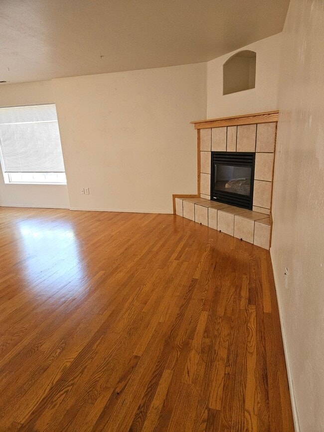 Building Photo - Beautiful custom home