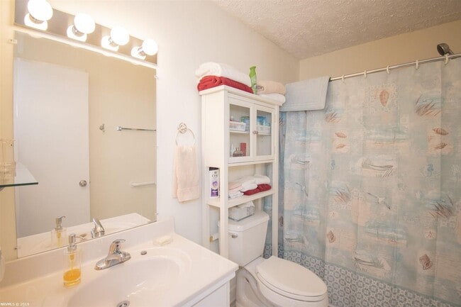 Building Photo - 2 Bed Apartment in Blacksburg With Some Ut...