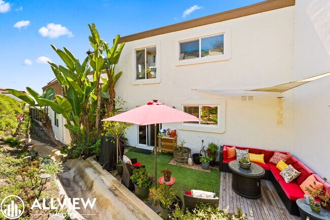 Building Photo - OCEAN VIEWS! Renovated 2 Bed, 2.5 Bath Townhome in San Clemente!