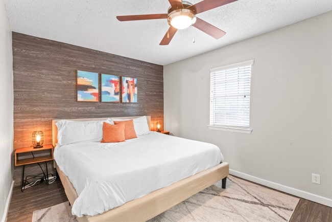 Building Photo - 2215 Town Lake Cir