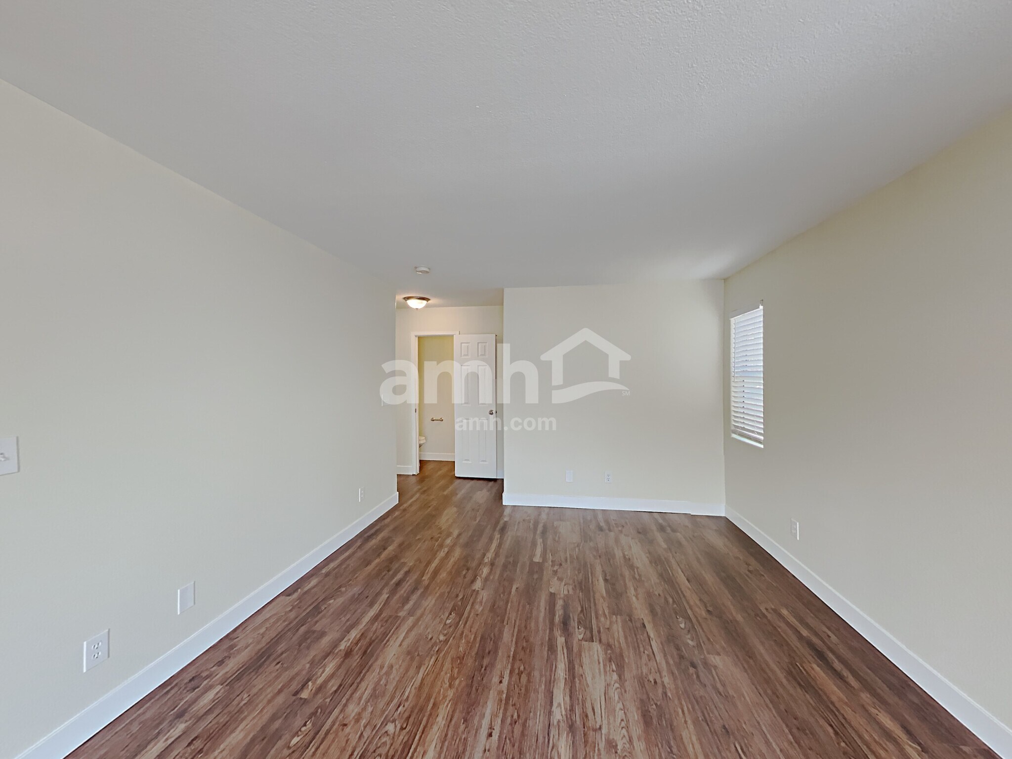 Building Photo - 6920 White Lakes Ave