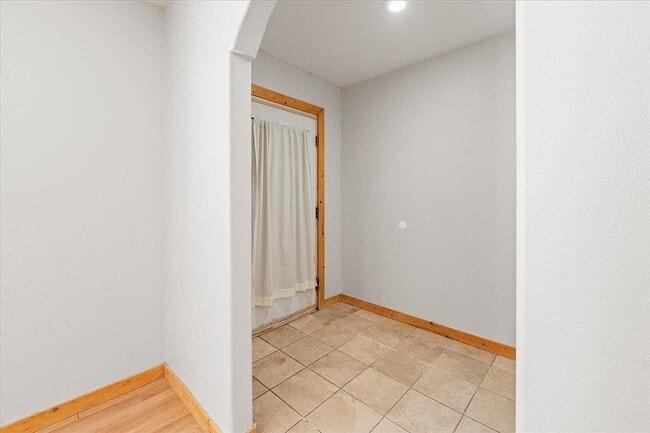 Building Photo - Single Family Home For Rent