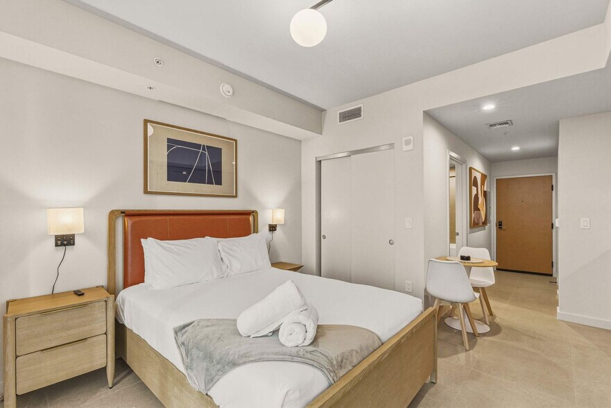 Building Photo - 11 NE 6th St