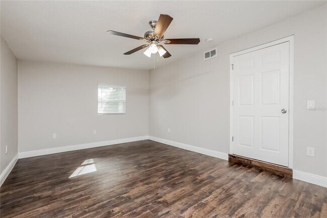 Building Photo - 5709 Ridgeway Dr