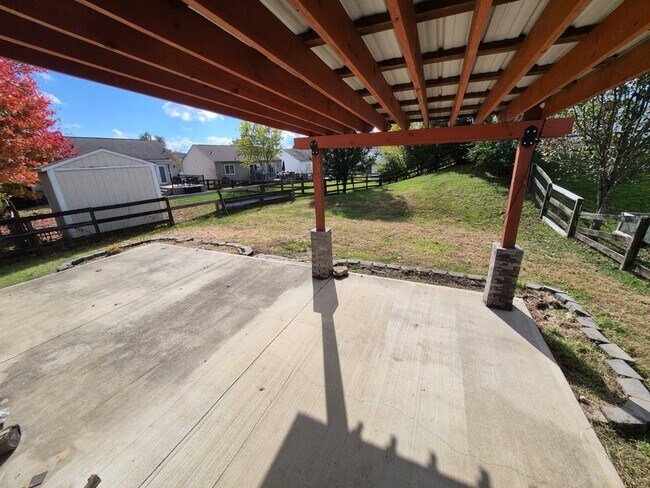 Building Photo - 2258 Antoinette Way