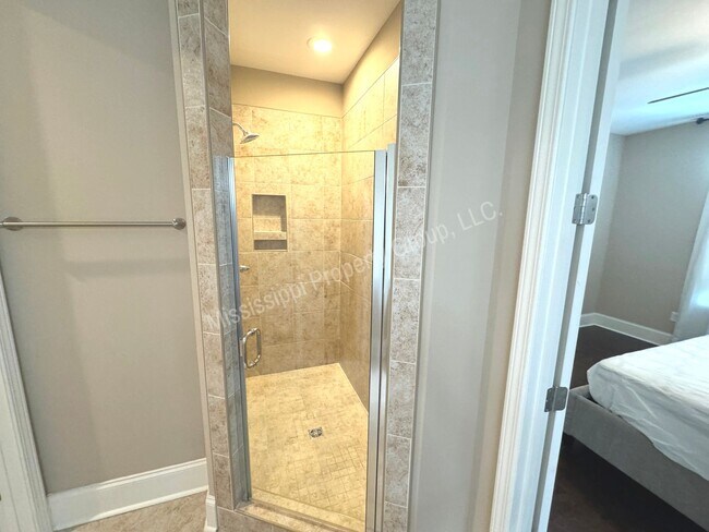 Building Photo - 3BR/3.5BA FURNISHED For Rent